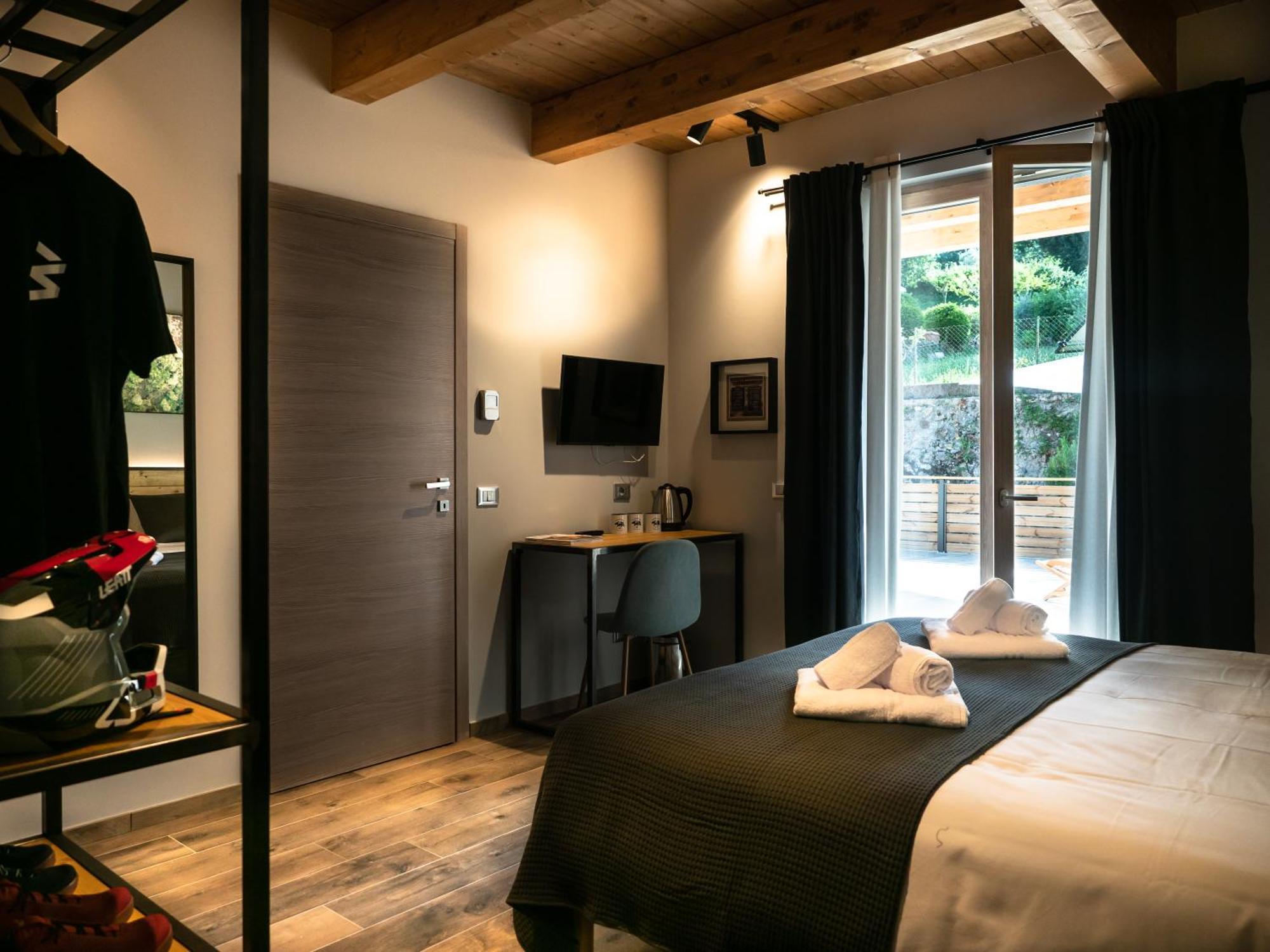 Hotel Sleep 'N' Ride Massa Marittima Esterno foto
